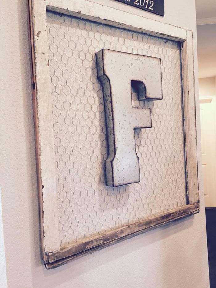 Chicken Wire Framed Family Monogram #farmhouse #walldecor #decorhomeideas