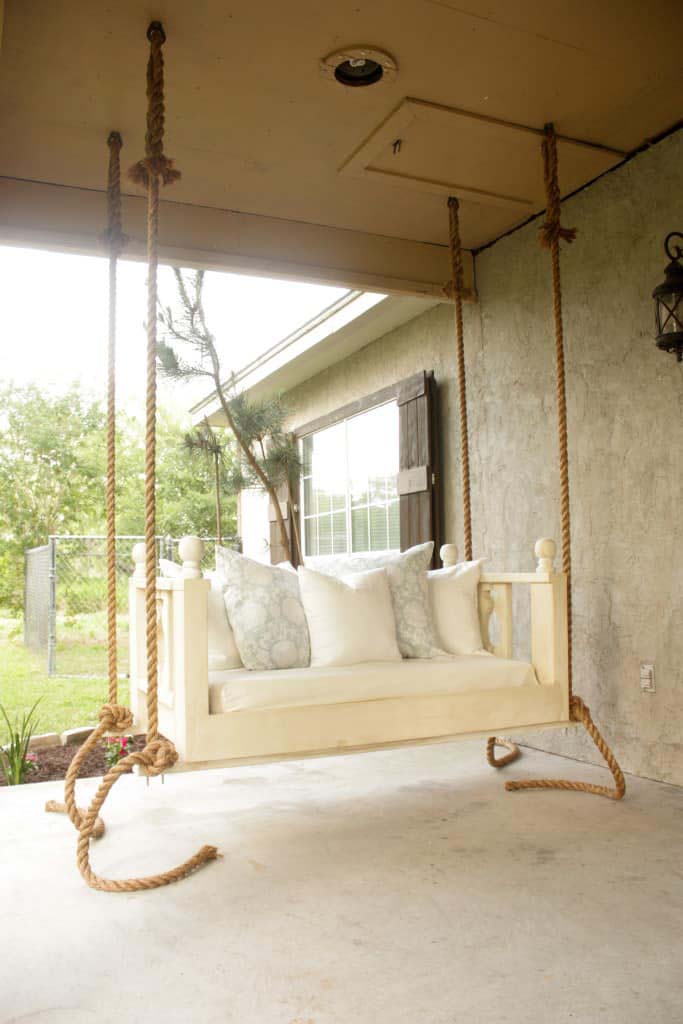 DIY Porch Bed Swing #gardenswing #swingplans #decorhomeideas