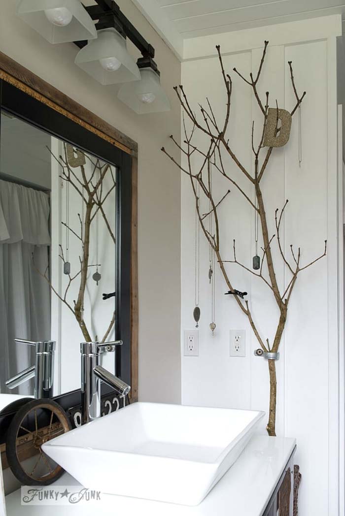 Easy DIY Jewelry Organizing Tree #farmhousebathroom #bathroom #decorhomeideas