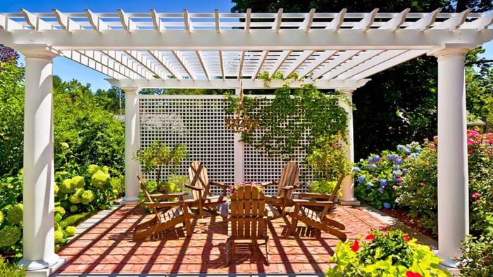 English Garden Latticed Pergola #pergola #pergolaideas #pergoladesign #decorhomeideas