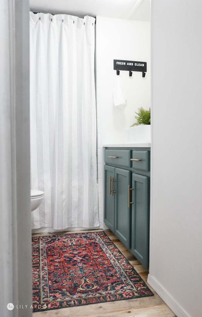 Faux Marble Countertop Bathroom Design #farmhousebathroom #bathroom #decorhomeideas