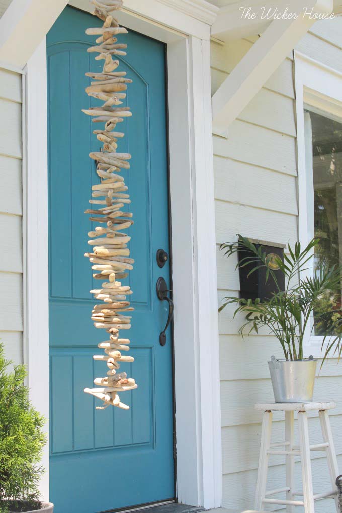 Front Door Driftwood Garland #diyrainchain #rainchain #decorhomeideas