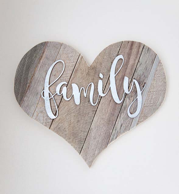 Heart-Shaped Pallet Wood Family Art #farmhouse #walldecor #decorhomeideas