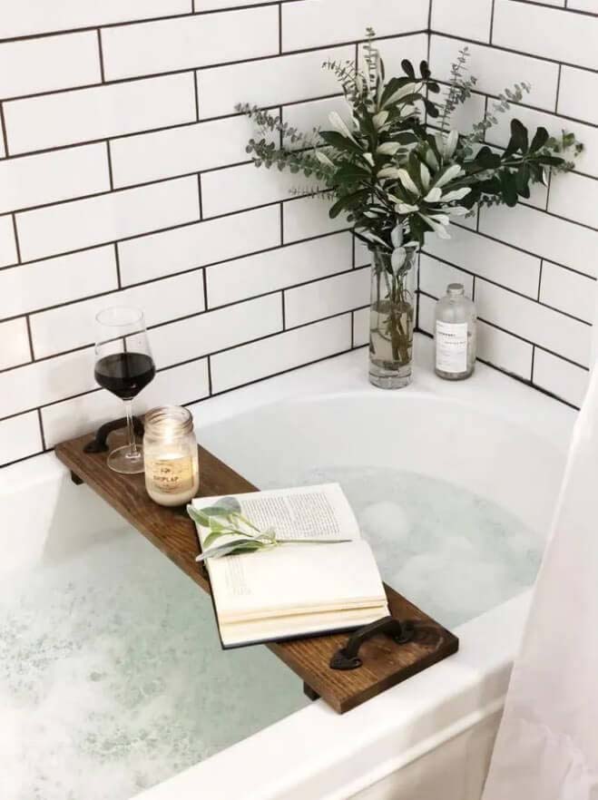 Lovely Tiled Bathtub and Shower Combo #farmhousebathroom #bathroom #decorhomeideas