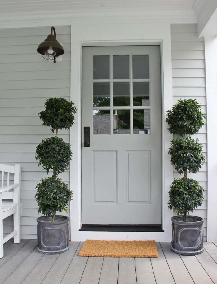 Modern White Door with Plants #frontdoorcolor #frontdoor #paintcolor #decorhomeideas