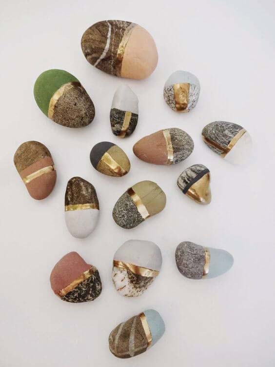 Natural and Painted Beauty Make a Stunning Contrast #homedecor #pebbles #rocks #decorhomeideas