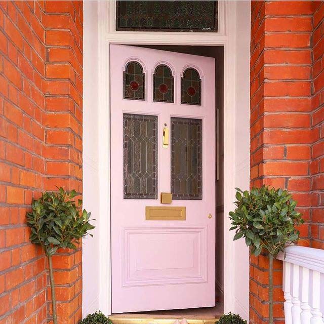 Pastel Pink Pop Of Color #frontdoorcolor #frontdoor #paintcolor #decorhomeideas