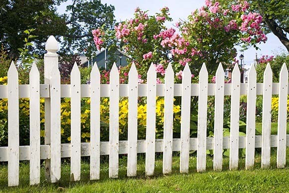 Project Picket Fence #privacyfence #diy #fencingideas #decorhomeideas