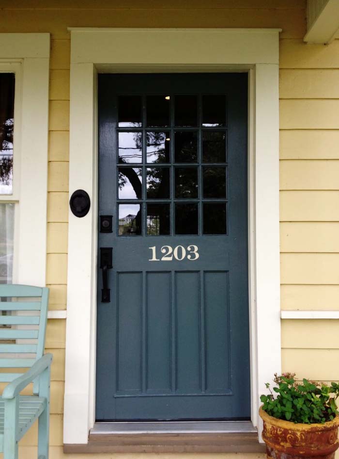 Sailor Blue Front Door Idea #frontdoorcolor #frontdoor #paintcolor #decorhomeideas