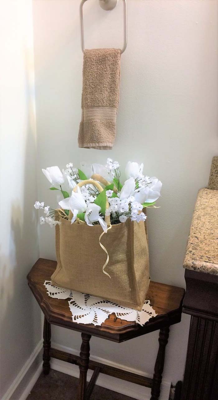 Simple Faux Flower Vase and Stand #farmhousebathroom #bathroom #decorhomeideas