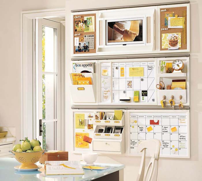 Wall Mount with a Place for Everything #commandcenter #organization #diy #decorhomeideas