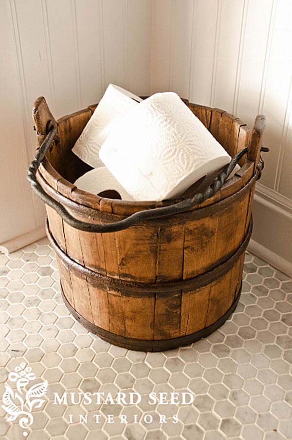 Wood Bucket Toilet Paper Holder #farmhousebathroom #bathroom #decorhomeideas