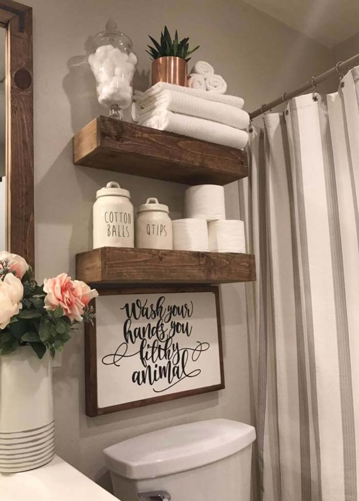 Wood Works Wonders in this Rustic Bathroom #rusticbathroom #rusticdecor #decorhomeideas