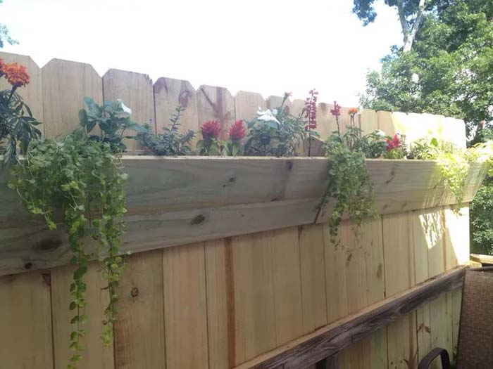 2x4 Gutter #fenceplanters #fenceflowerpots #decorhomeideas