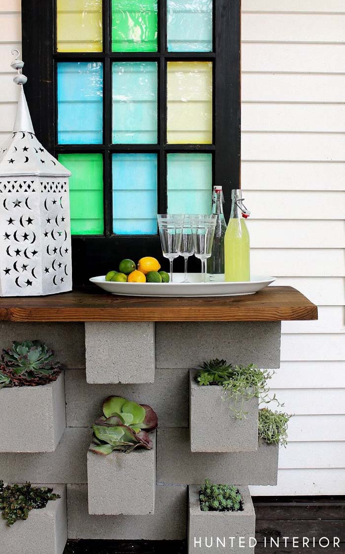 A Simple Wooden Shelf to Hold Drinks #outdoorbar #diyoutdoorbar #decorhomeideas