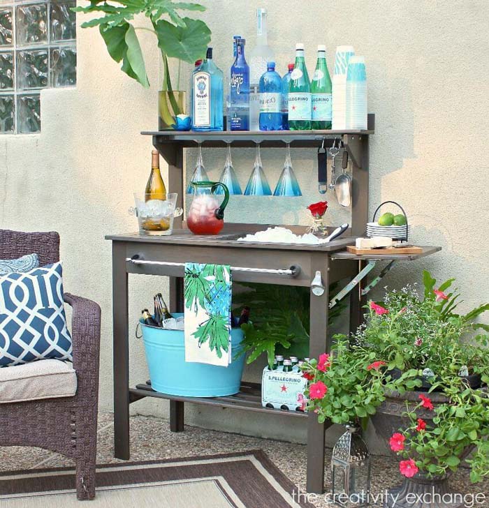 A Soft Wooden Bar for a Cabin #outdoorbar #diyoutdoorbar #decorhomeideas