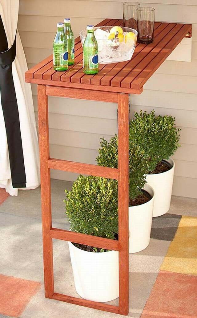 A Standing Bar for the Deck #outdoorbar #diyoutdoorbar #decorhomeideas