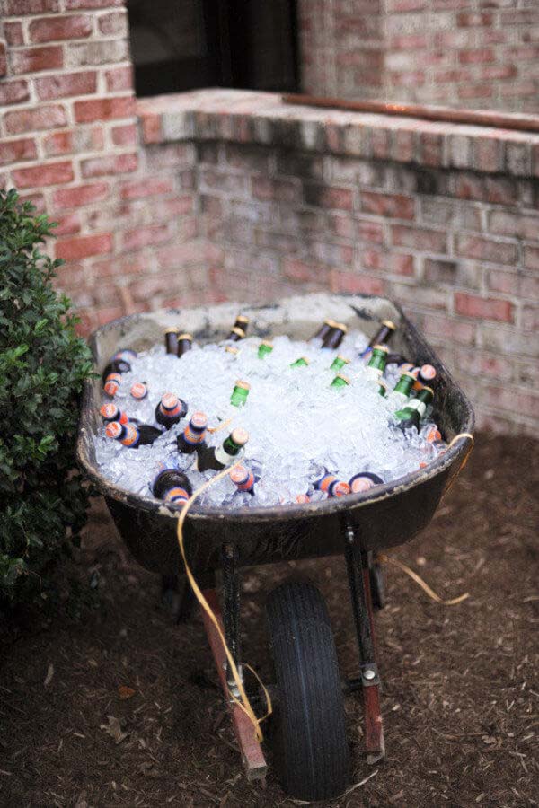 An Icy Wheelbarrow to Keep You Cool #outdoorbar #diyoutdoorbar #decorhomeideas