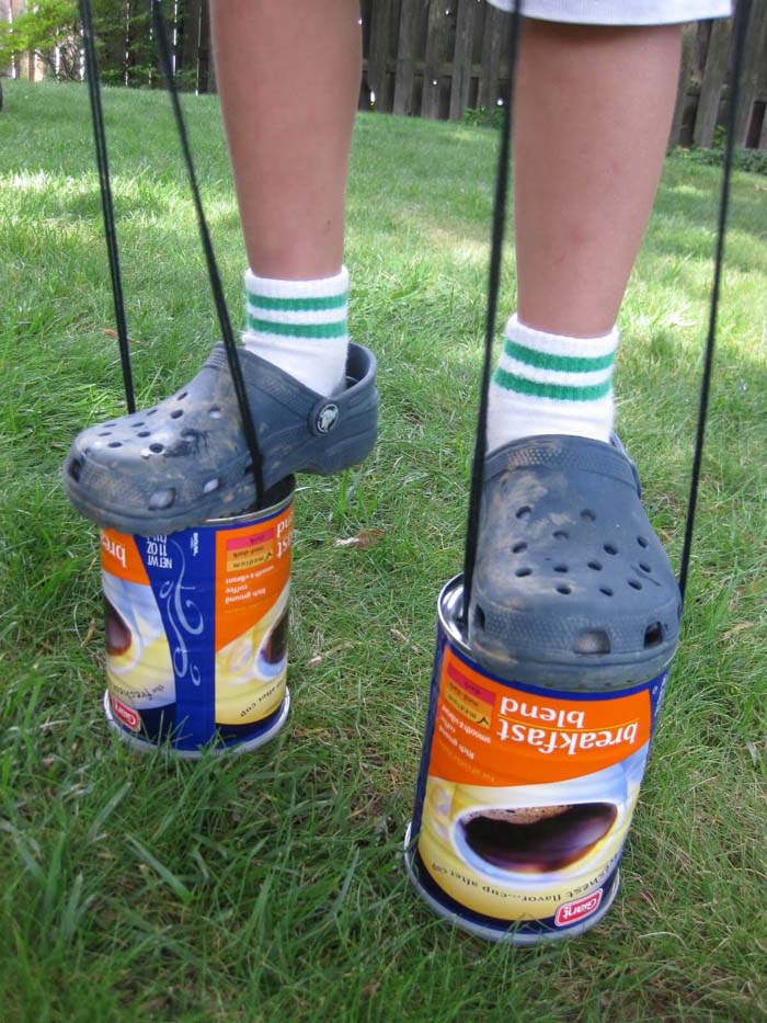 Coffee Can Stilts Coordination Game #diybackyardgames #outdoorgames #decorhomeideas