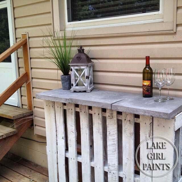 DIY Pallet and Paver Bar #outdoorbar #diyoutdoorbar #decorhomeideas