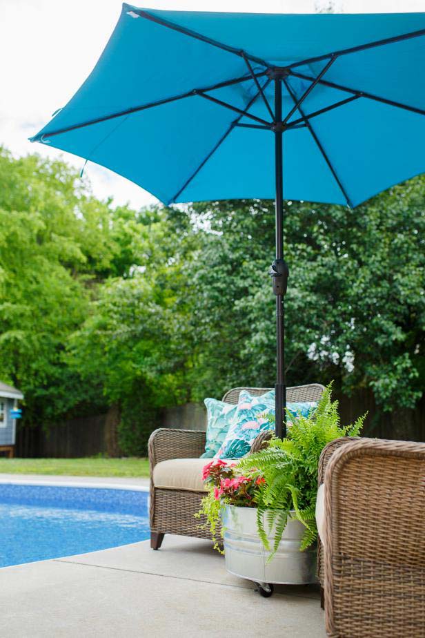 DIY Umbrella Plant Stand #pooldecorideas #diypooldecor #decorhomeideas