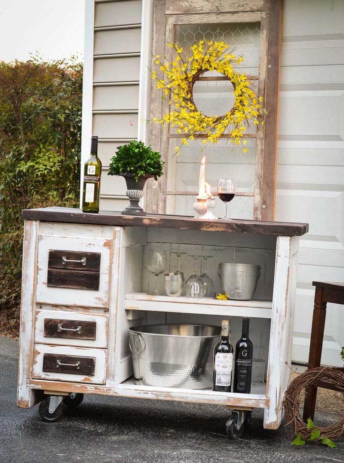 Desk Upcycled Into Rolling Island Bar #outdoorbar #diyoutdoorbar #decorhomeideas