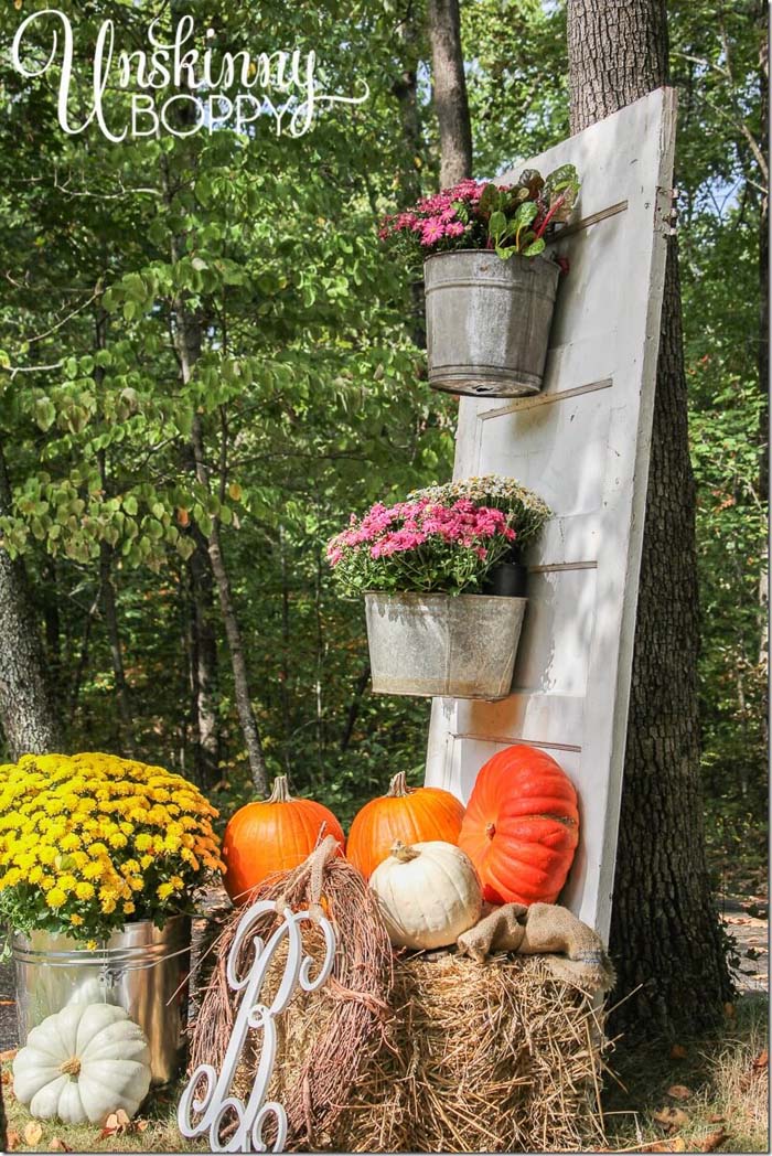 Fall Display with Mums and Pumpkins #olddooroutdoordecor #olddoorgarden #decorhomeideas