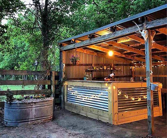 Farmhouse Outdoor Bar #outdoorbar #diyoutdoorbar #decorhomeideas