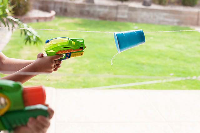 Fun Water Gun Cup Race #diybackyardgames #outdoorgames #decorhomeideas