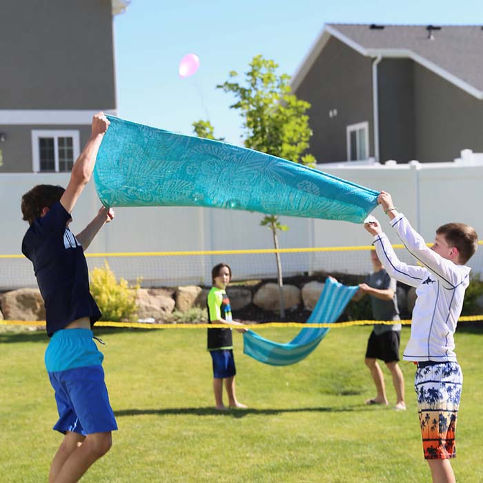 Funny Water Balloon Volleyball Game #diybackyardgames #outdoorgames #decorhomeideas