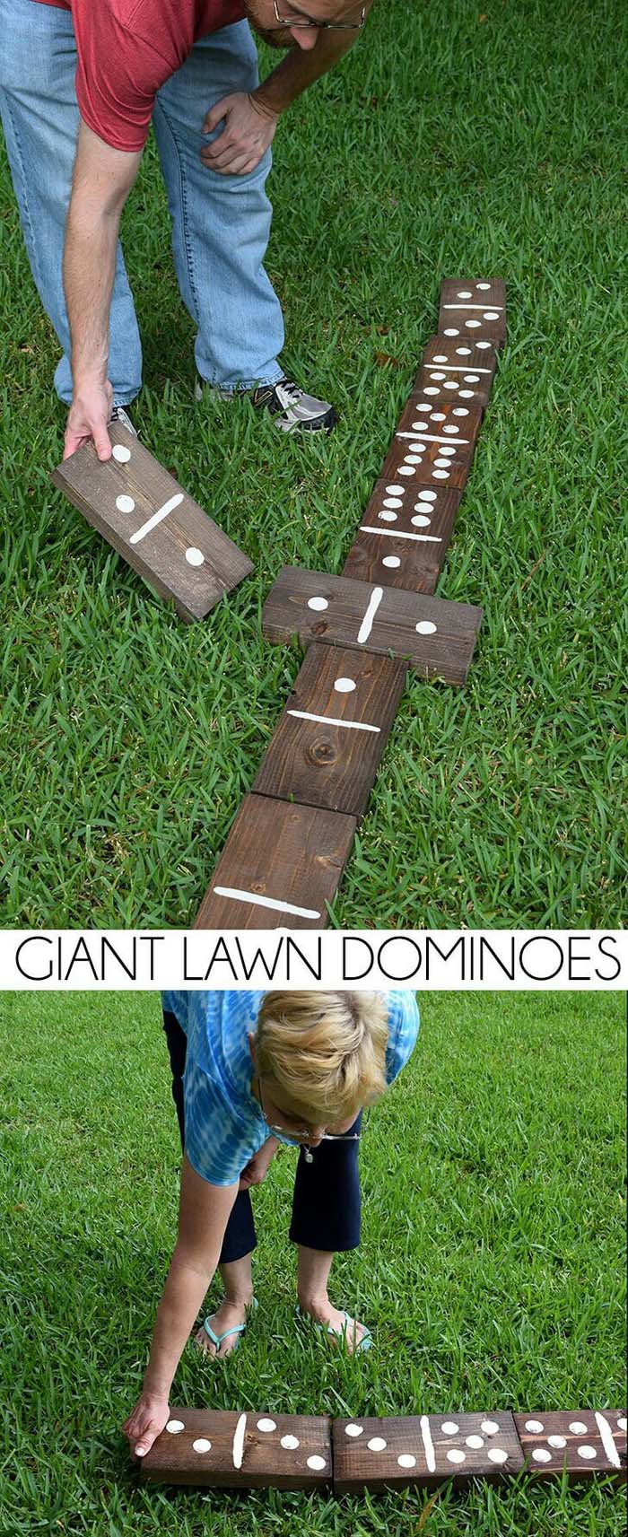 Giant DIY Lawn Dominoes Set #diybackyardgames #outdoorgames #decorhomeideas