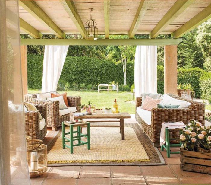 Green and Tan Rustic Patio #rusticpatioideas #rusticpatio #decorhomeideas