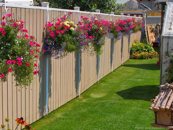 Hanging Baskets #fenceplanters #fenceflowerpots #decorhomeideas