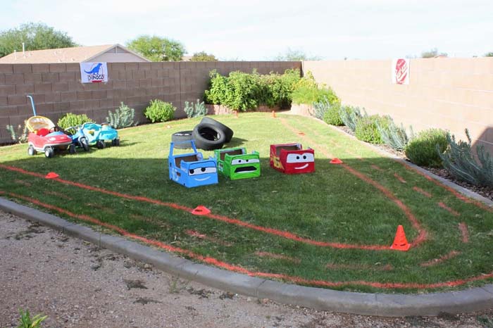 Kids Cars Backyard Race Track #backyardkidsgames #diybackyardgames #decorhomeideas