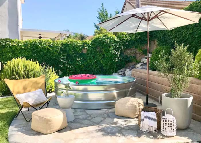 Lounging and Swimming Together #stocktankpool #diystocktankpool #decorhomeideas