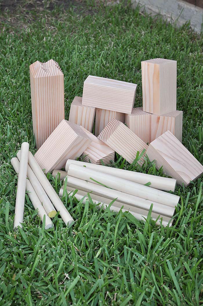 Make Your Own Kubb Lawn Game #diybackyardgames #outdoorgames #decorhomeideas