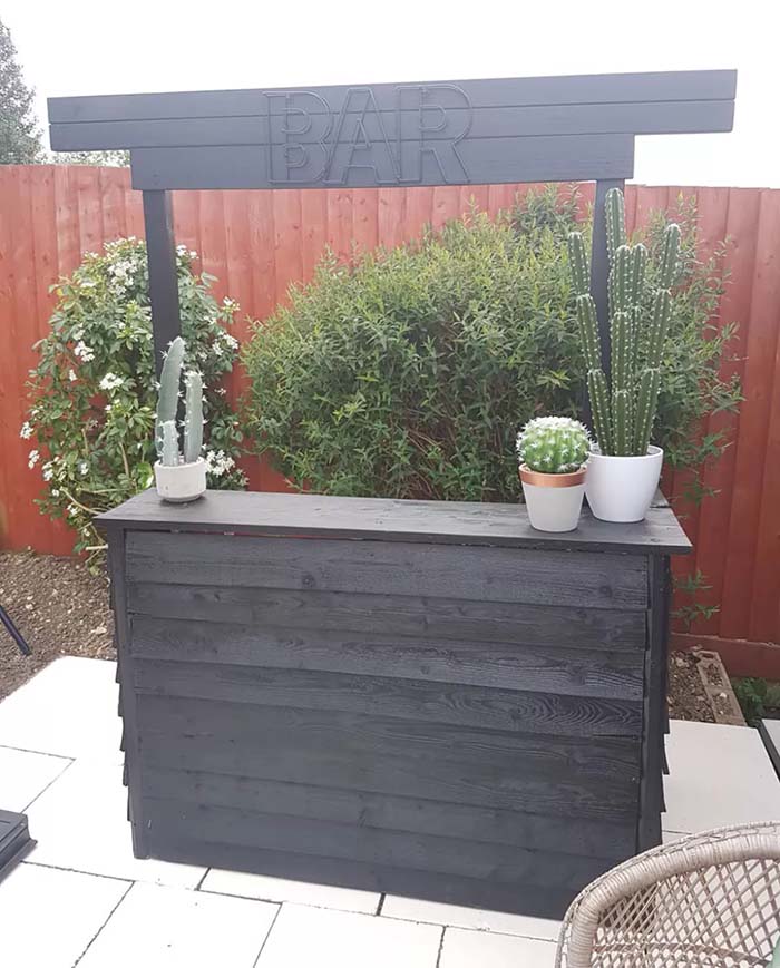 Northampton Backyard Pub #outdoorbar #diyoutdoorbar #decorhomeideas