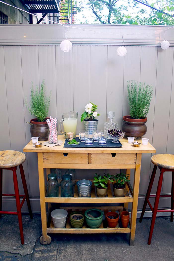 Outdoor Bar Cart with Plant Stand #outdoorbar #diyoutdoorbar #decorhomeideas