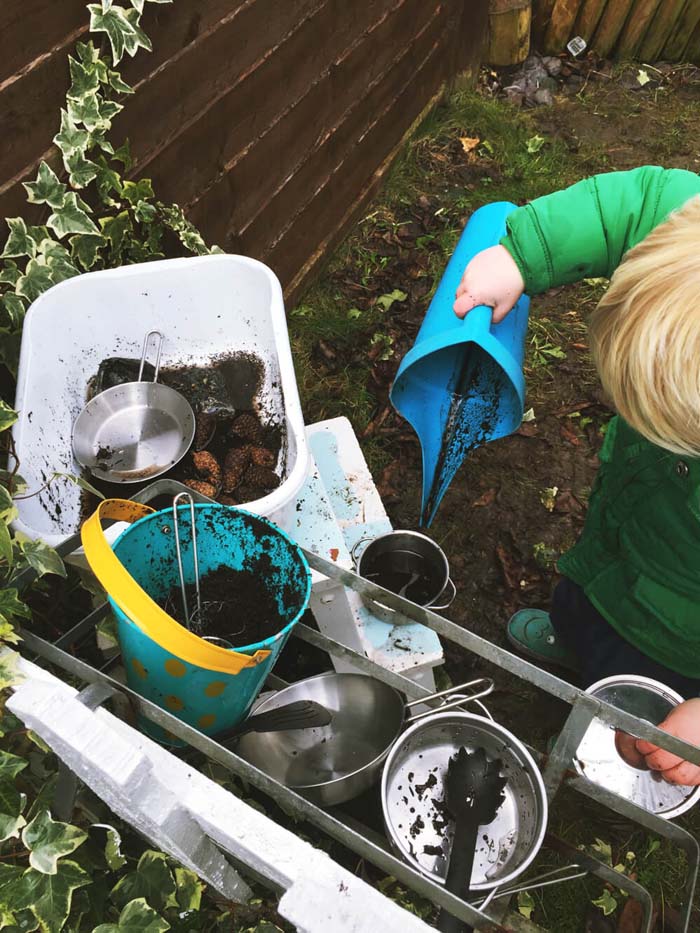 Outdoor Kitchen Set for Kids #backyardkidsgames #diybackyardgames #decorhomeideas