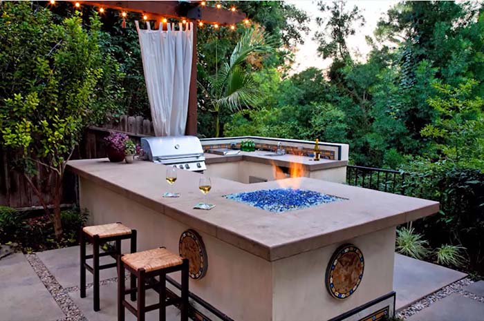 Outdoor Kitchen and Bar Combo #outdoorbar #diyoutdoorbar #decorhomeideas