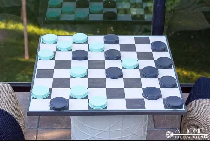 Relaxing Oversized Outdoor Checkerboard Game #diybackyardgames #outdoorgames #decorhomeideas