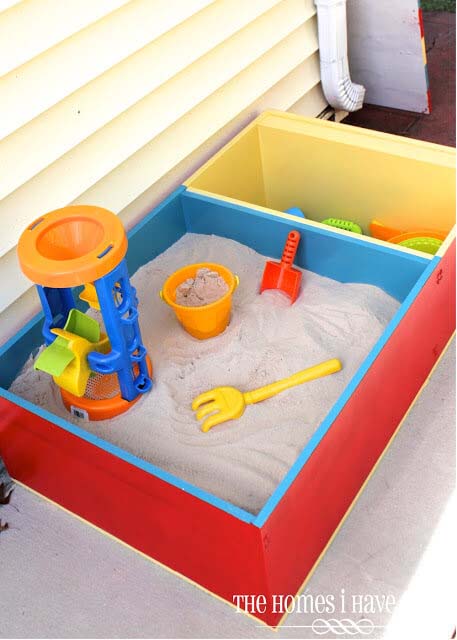 Sectional Sandbox with Built-In Storage #backyardkidsgames #diybackyardgames #decorhomeideas