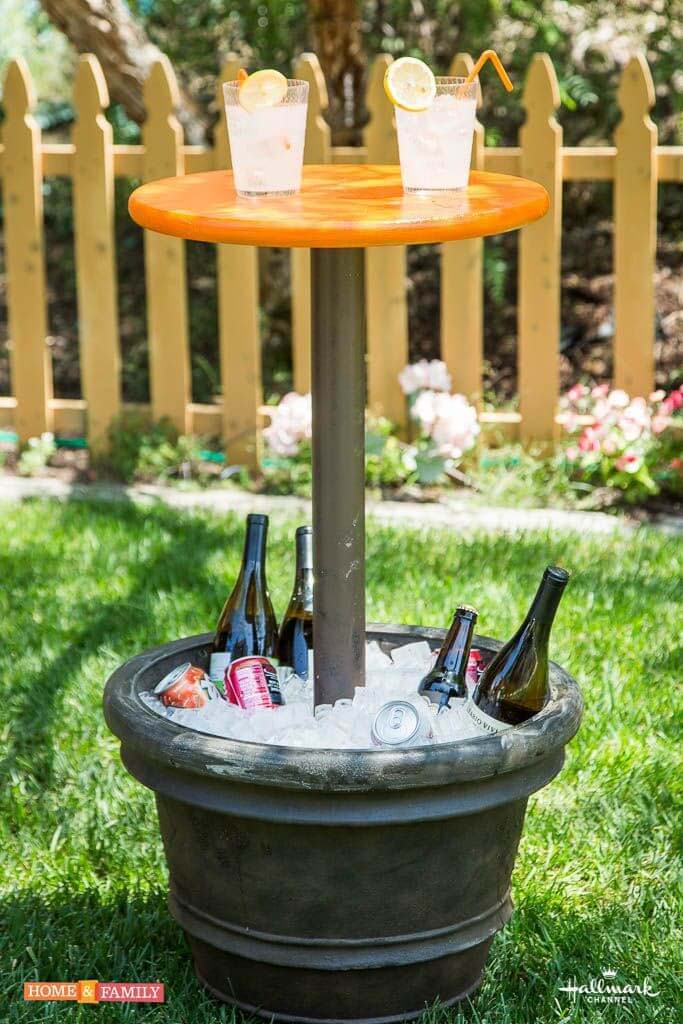 Small Table with an Ice Pail Base #outdoorbar #diyoutdoorbar #decorhomeideas