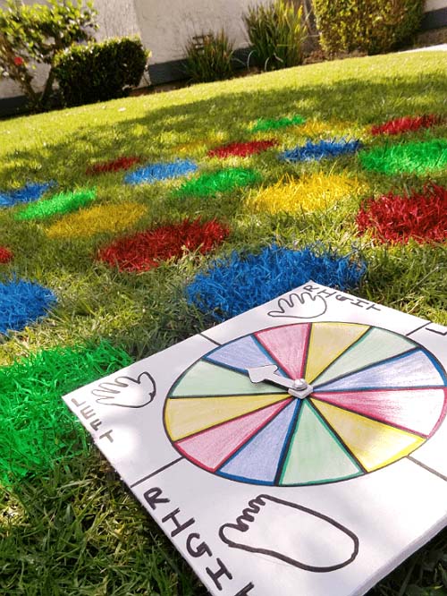 Spray Painted Twister Grass Board #diybackyardgames #outdoorgames #decorhomeideas