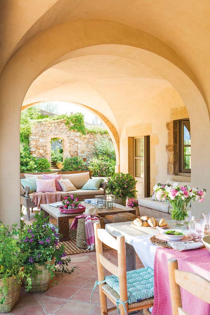 Terra Cotta Patio with Colorful Accents #rusticpatioideas #rusticpatio #decorhomeideas