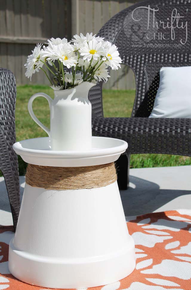 Terracotta Pot Accent Table #pooldecorideas #diypooldecor #decorhomeideas
