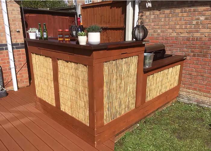 Tiki Pallet Bar #outdoorbar #diyoutdoorbar #decorhomeideas