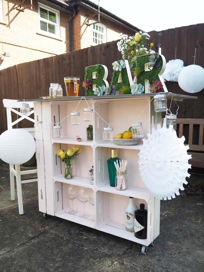 Unique Wooden Crate Bar on Wheels #outdoorbar #diyoutdoorbar #decorhomeideas