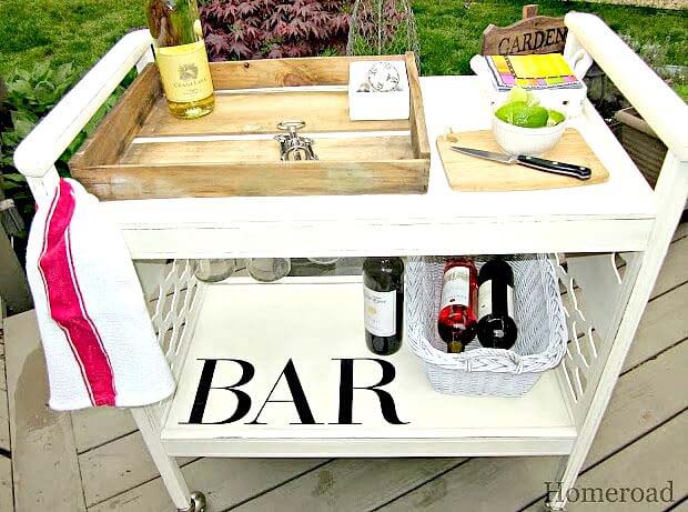 Upcycled Wooden Outdoor Bar Cart #outdoorbar #diyoutdoorbar #decorhomeideas