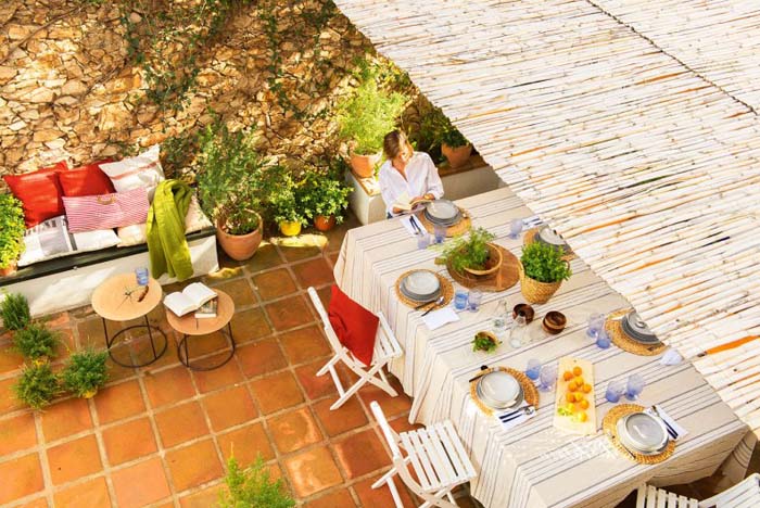 Warm Clay Pavers and Bright Green Plants #rusticpatioideas #rusticpatio #decorhomeideas